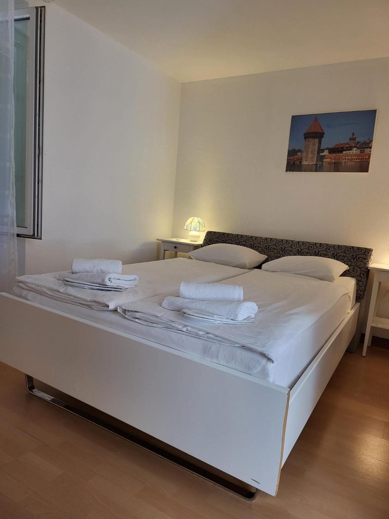 Bastis Central Guesthouse Lucerne City Exterior photo